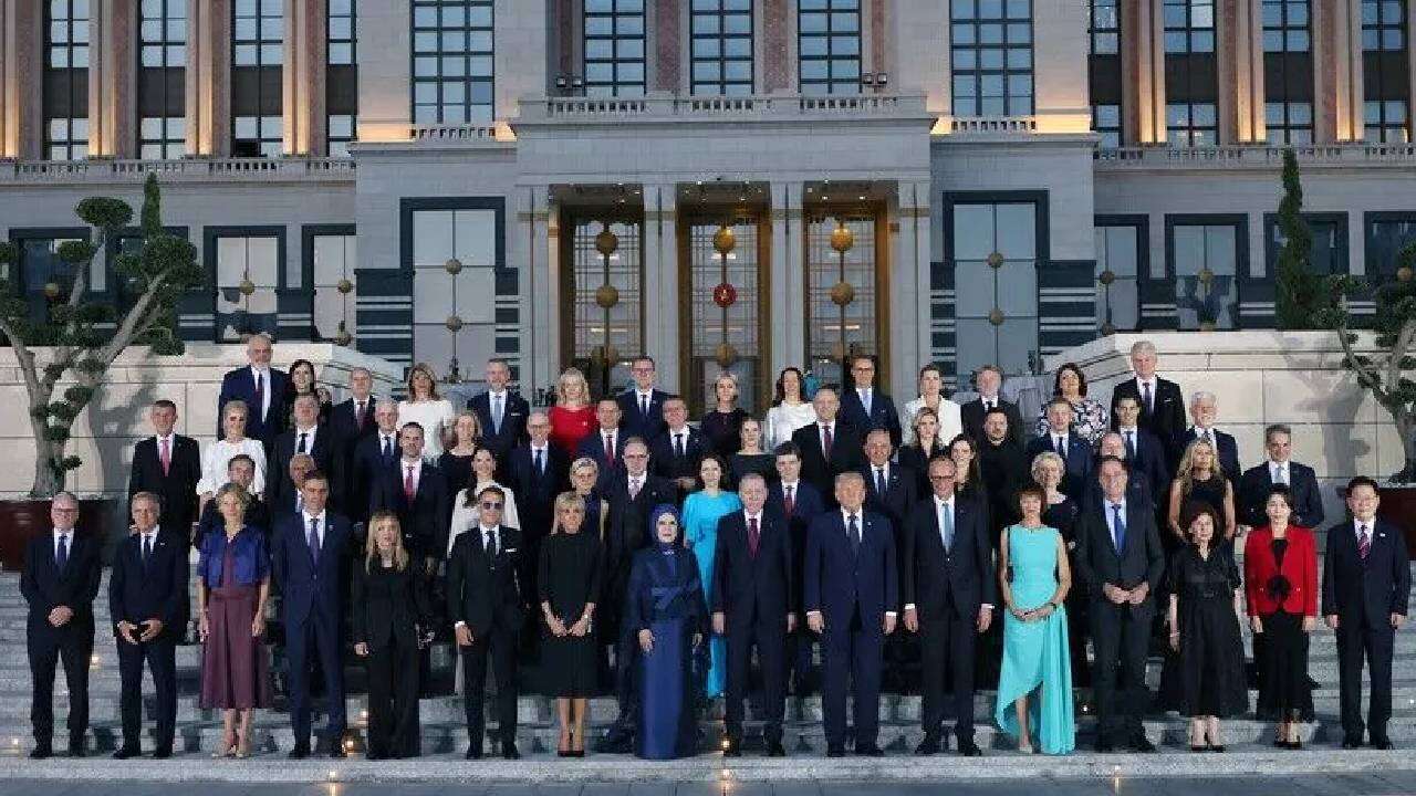 NATO Zirvesi'nde liderlere özel iki jest: Birisi Erdoğan'ın şahsi hediyesi! Trump mest oldu! 1